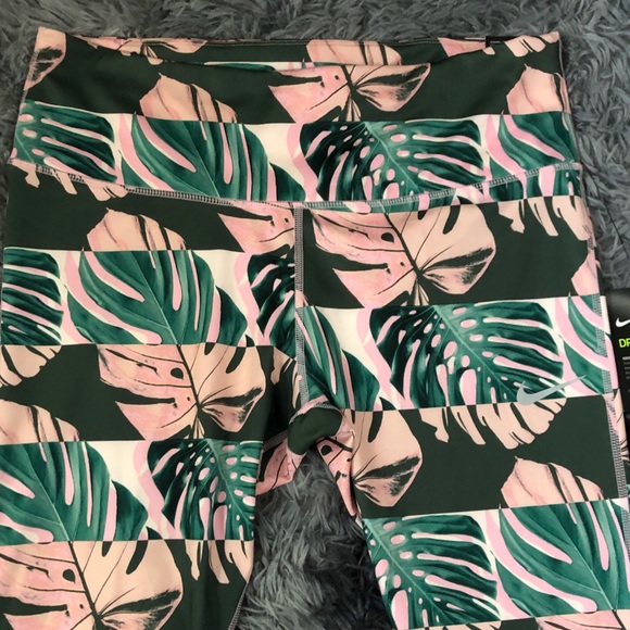 Nike plus size leggings - Picture 4 of 8